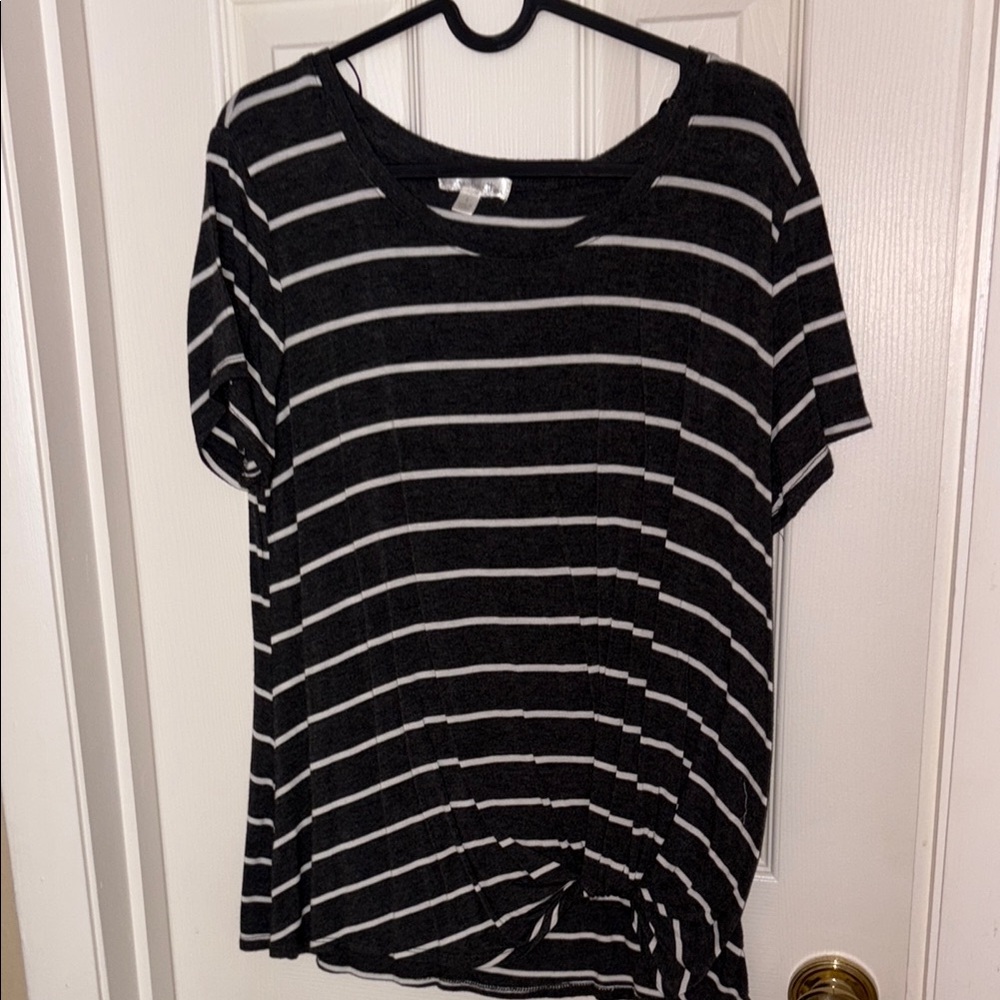 Nine Britton White and Gray Relaxed Short Sleeve Tee